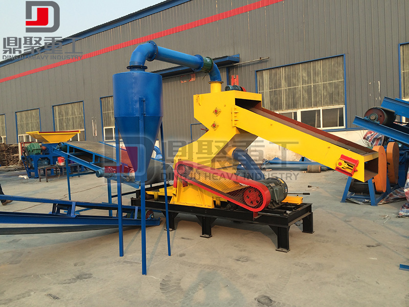 輪胎粉碎機(jī)實拍